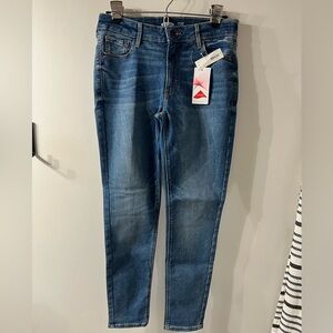 Old Navy. Women's Jeans 8 Petite. Rockstar Super Skinny. Stretch. New with tags.